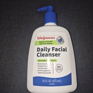 Daily Facial Cleanser - White and Blue